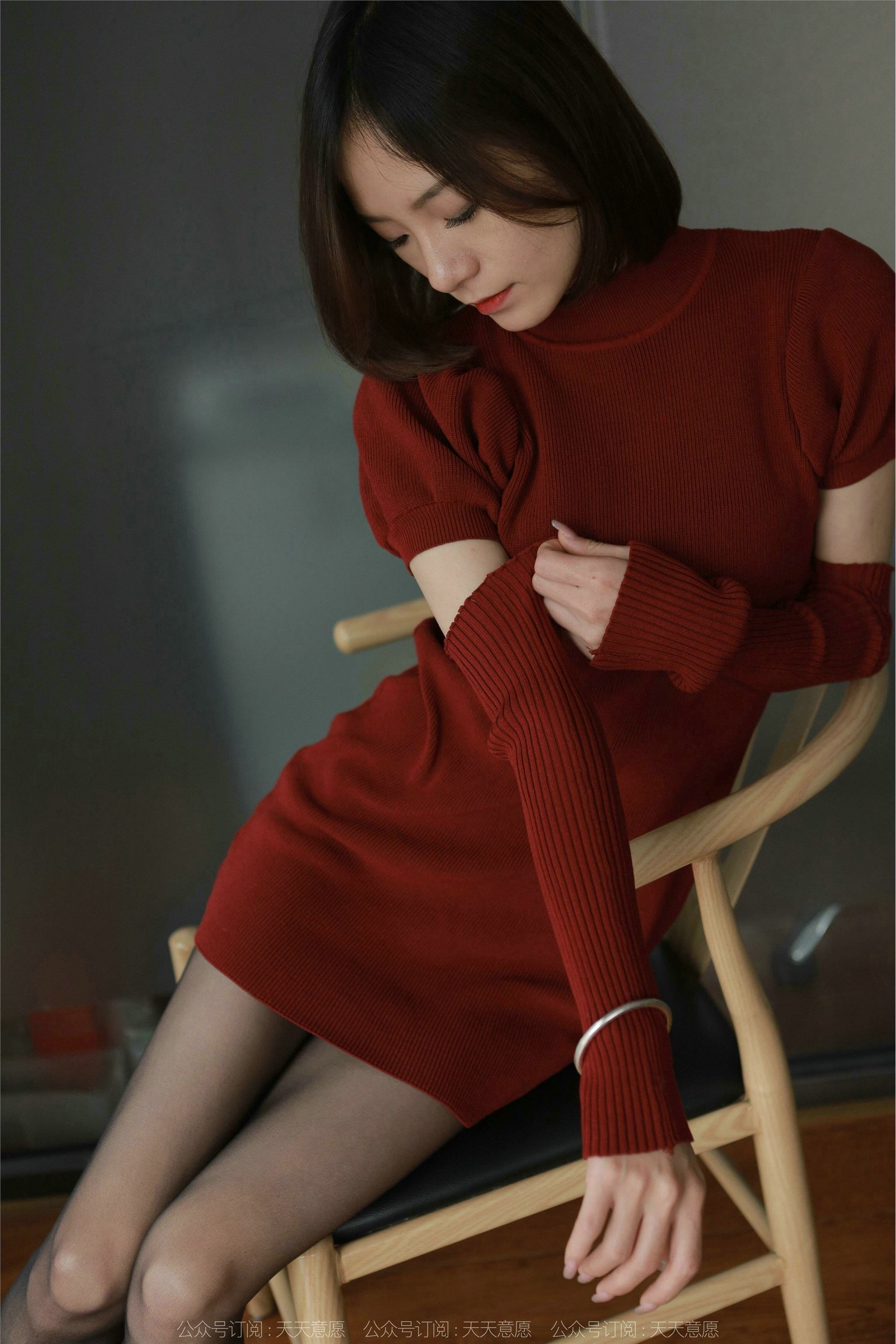 IESS异思趣向  2022.03.09 丝享家1023：小六《红裙嘿丝自拍》